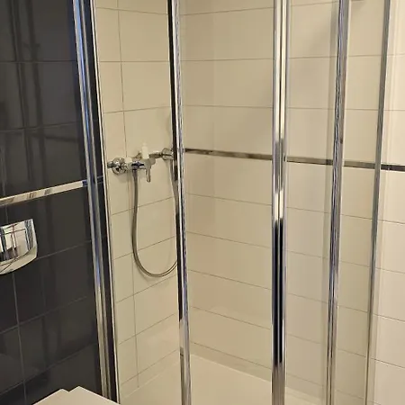 Czarna Gora Tignes 34 *